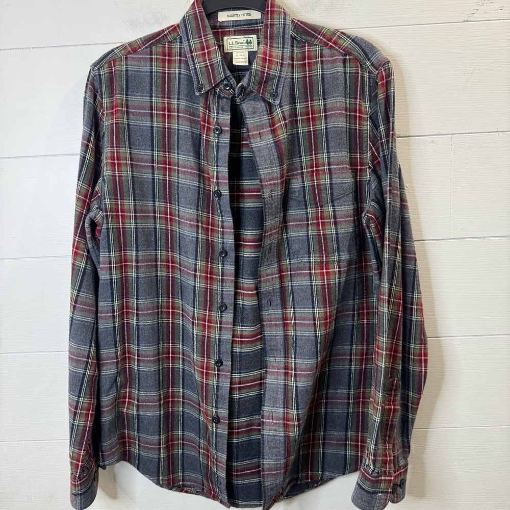 L.L. Bean Men's Plaid Shirt - Red and Gray Slightly Fitted Size Small